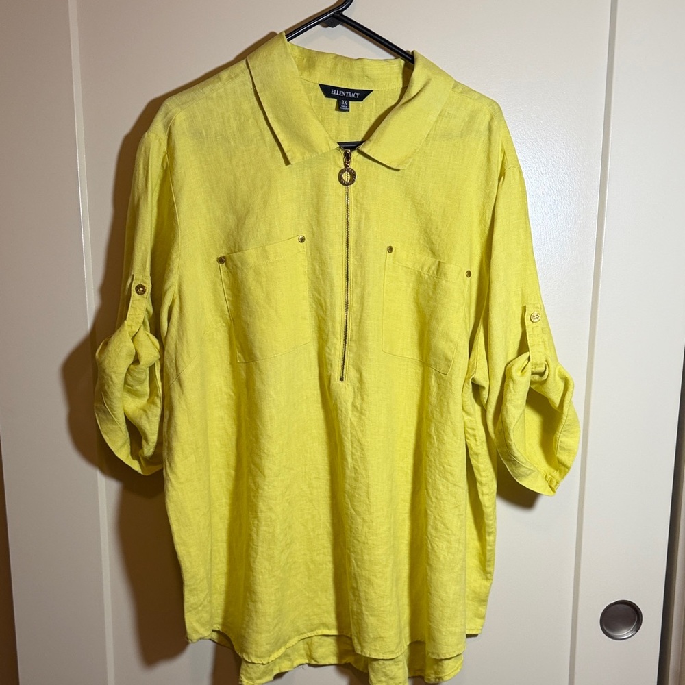 Ellen Tracy linen 3/4 sleeve top with gold accent